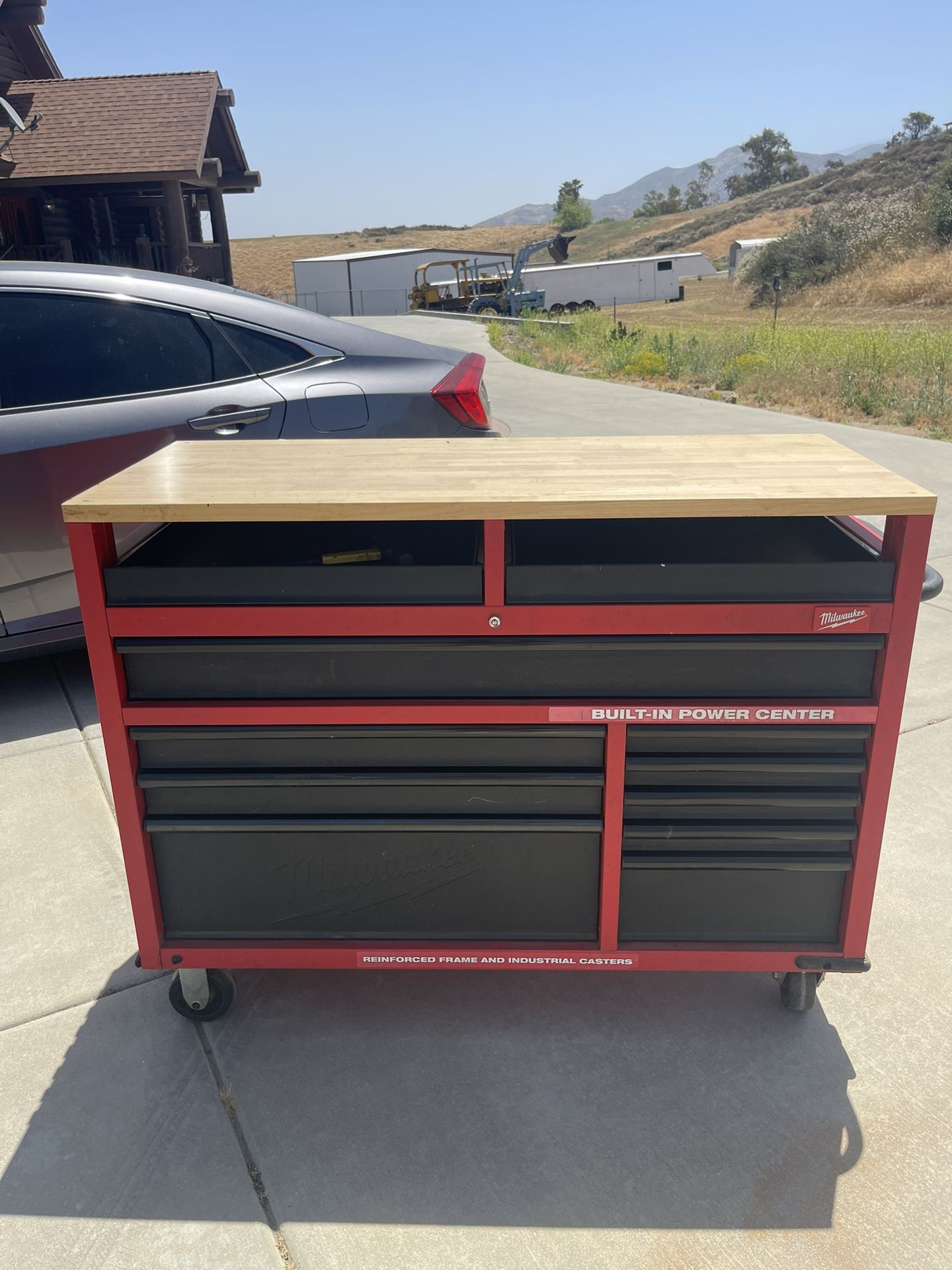 milwaukee tool chest with clamp able worktop bench