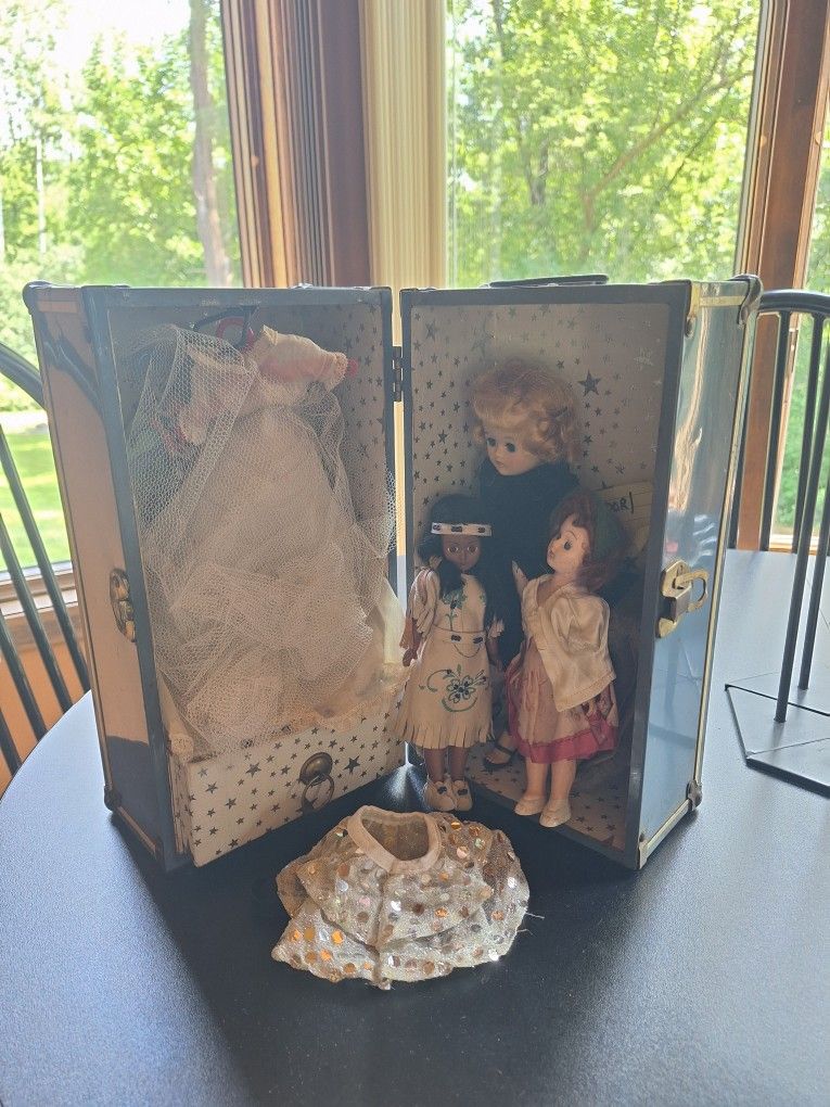 1950s Dolls, Trunk and Wardrobe