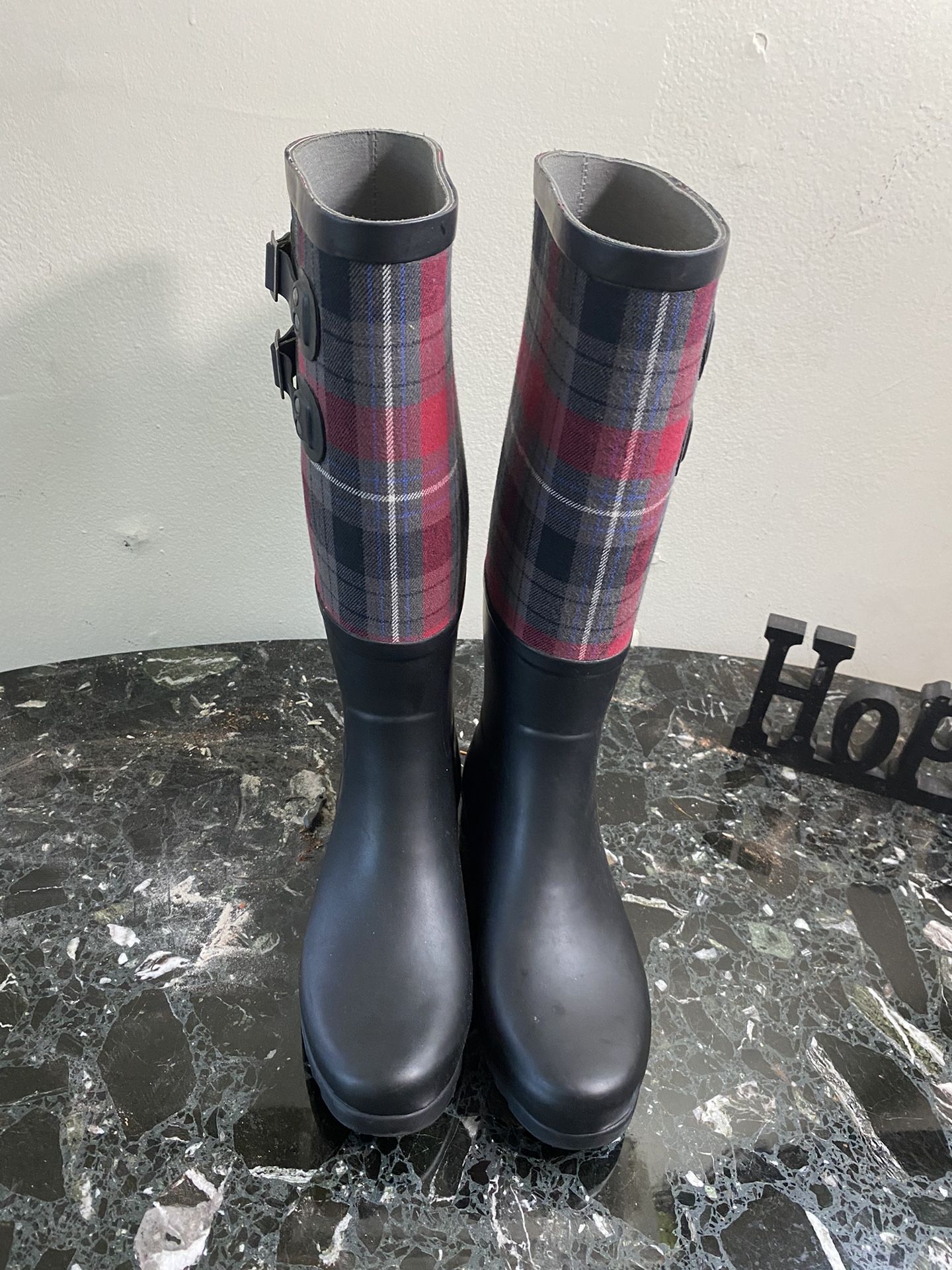Women’s Ugg Rain boots As 7