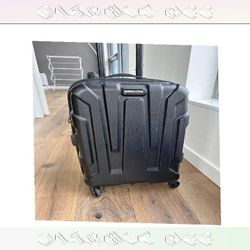 Travel Fashionably with Suitcases in All Sizes and Color Varieties season serve
