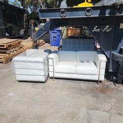 WHITE LEATHER COUCHES 