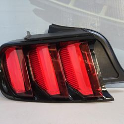 2016-2023 FORD MUSTANG LEFT TAIL LIGHT 