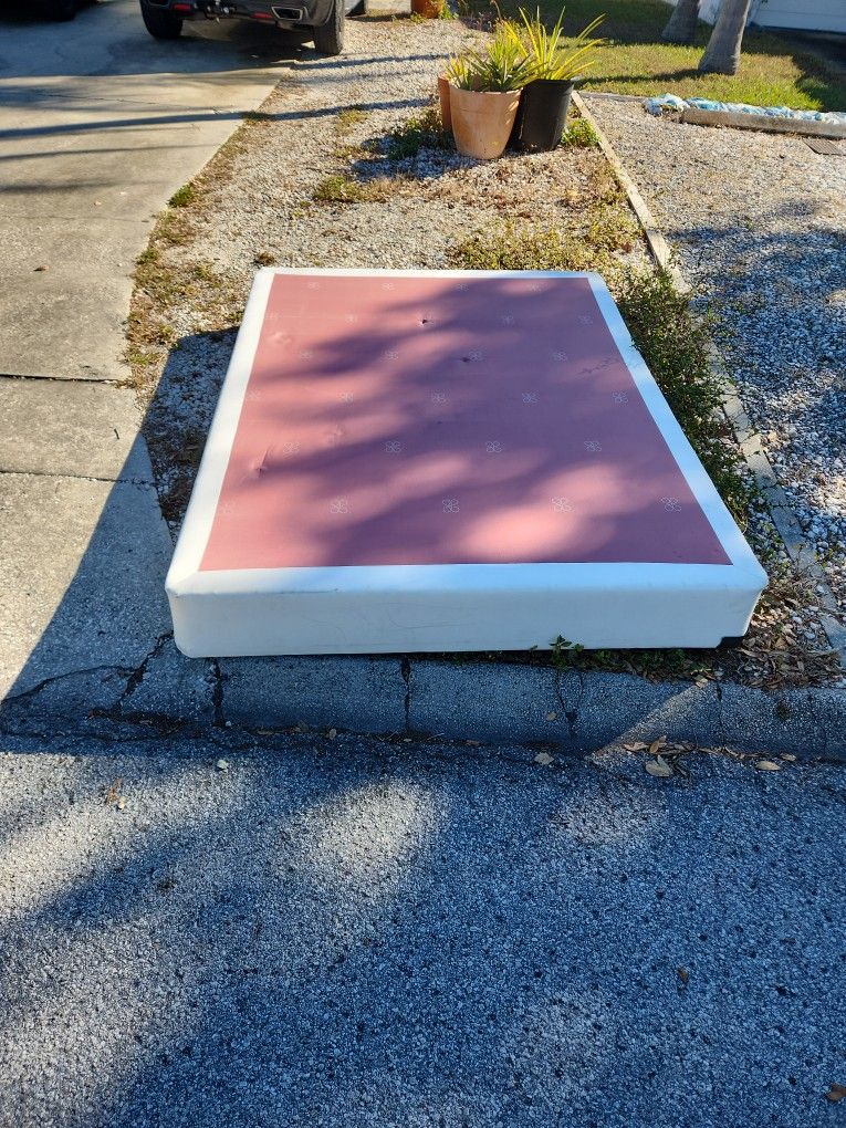 Curb Alert- Queen Box Spring 
