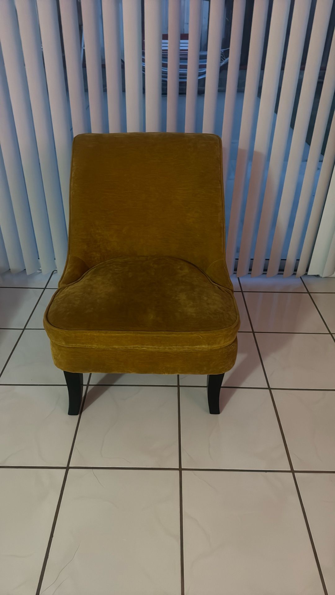 Chair / Mirror/ Flower Stan 3 Items Set 