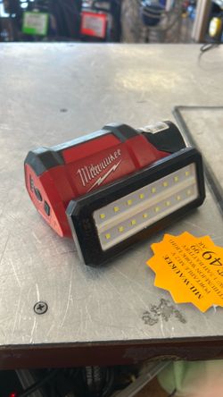 1003 Milwaukee 2367-20 12v Lithium Ion Portable Magnetic Work Light W/ 1.5ah Battery 577700