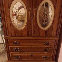 Vintage Dresser An vacuum