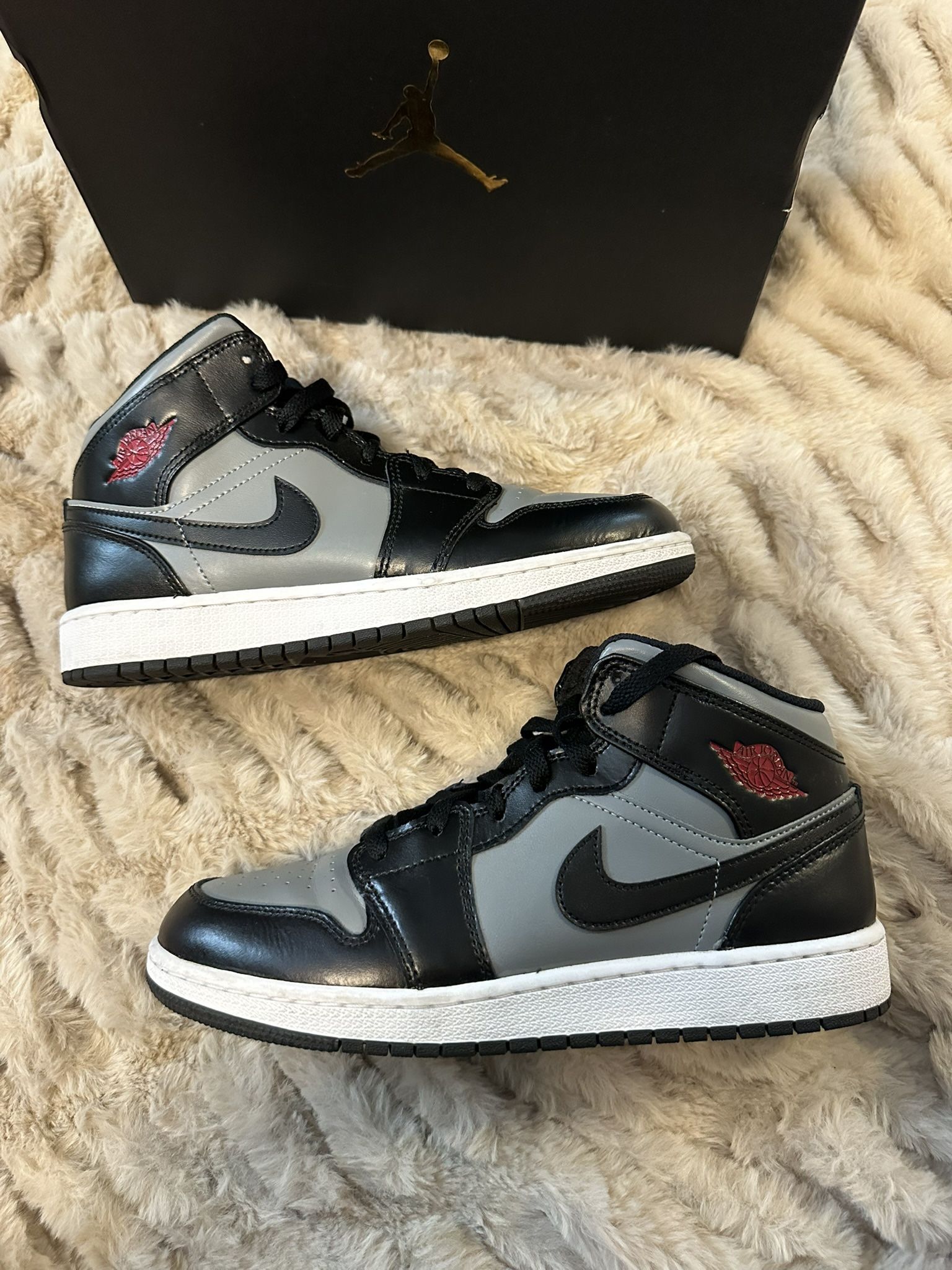 Air Jordan Mid Size Youth