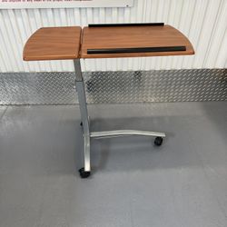 Laptop Caddy on Wheels 