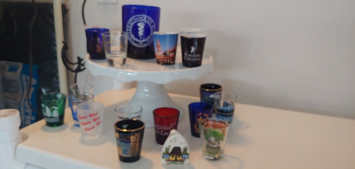 COLLECTIBLE GLASS/SHOT GLASSES