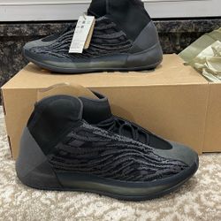 Yeezy QNTM Shoes Size 10 And 1/2