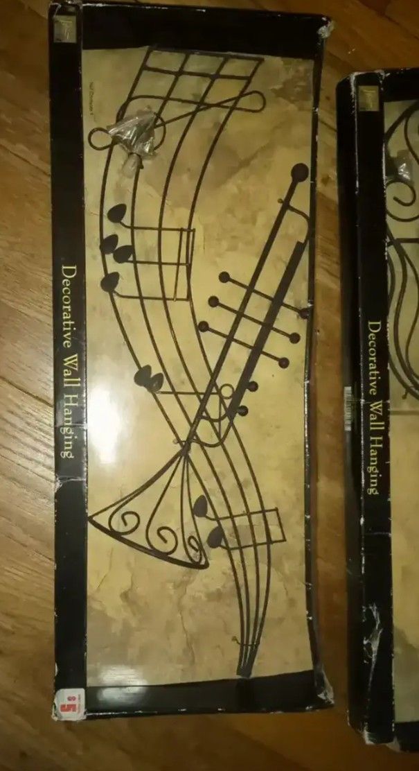 2- DECORATIVE WALL HANGINGS.... BOTH FOR $5.00.... CHECK OUT MY PAGE FOR MORE ITEMS
