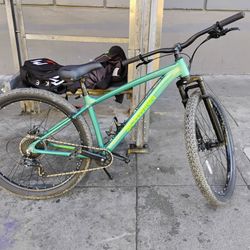 Axum Sport 29 $100