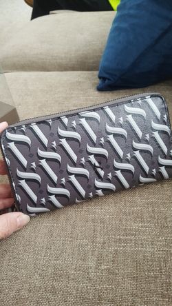 Simply Vera New Wallet