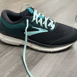 Like NEW Brooks Sneakers size 7 Woman’s
