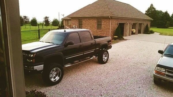 Black OO6 Chevy Silverado Z71