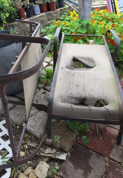 Chassis lounge old but frame is good can be repaired