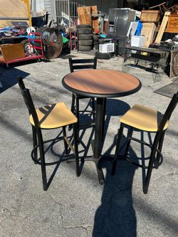 Table Set with X-Base and 4 Ladder Back Metal Barstools