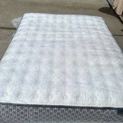 Queen Size Mattress, And Boxspring Aireloom 
