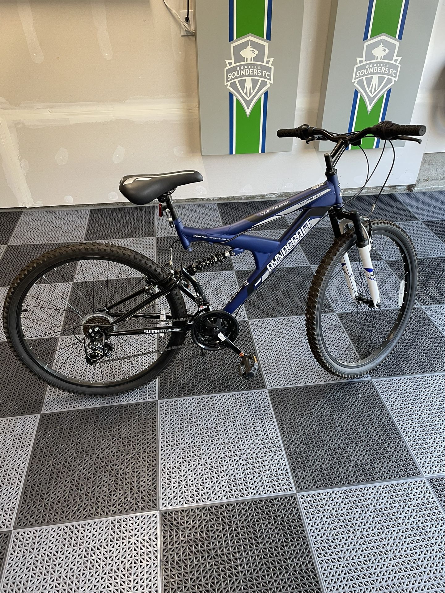 Dynacraft 26 Inch - 21 Speed Mountain Bike