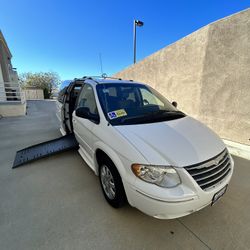 wheelchair accessible Chrysler Pacifica  