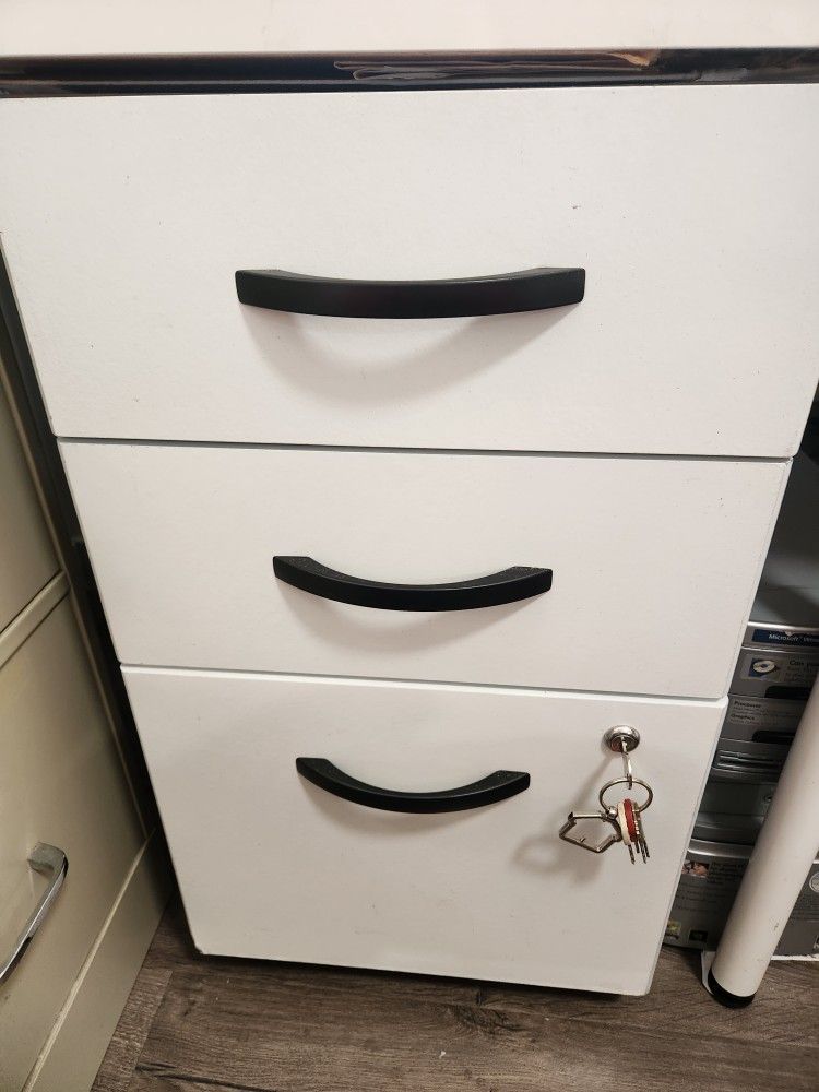 Filing Cabinets With DRAWERS& KEY