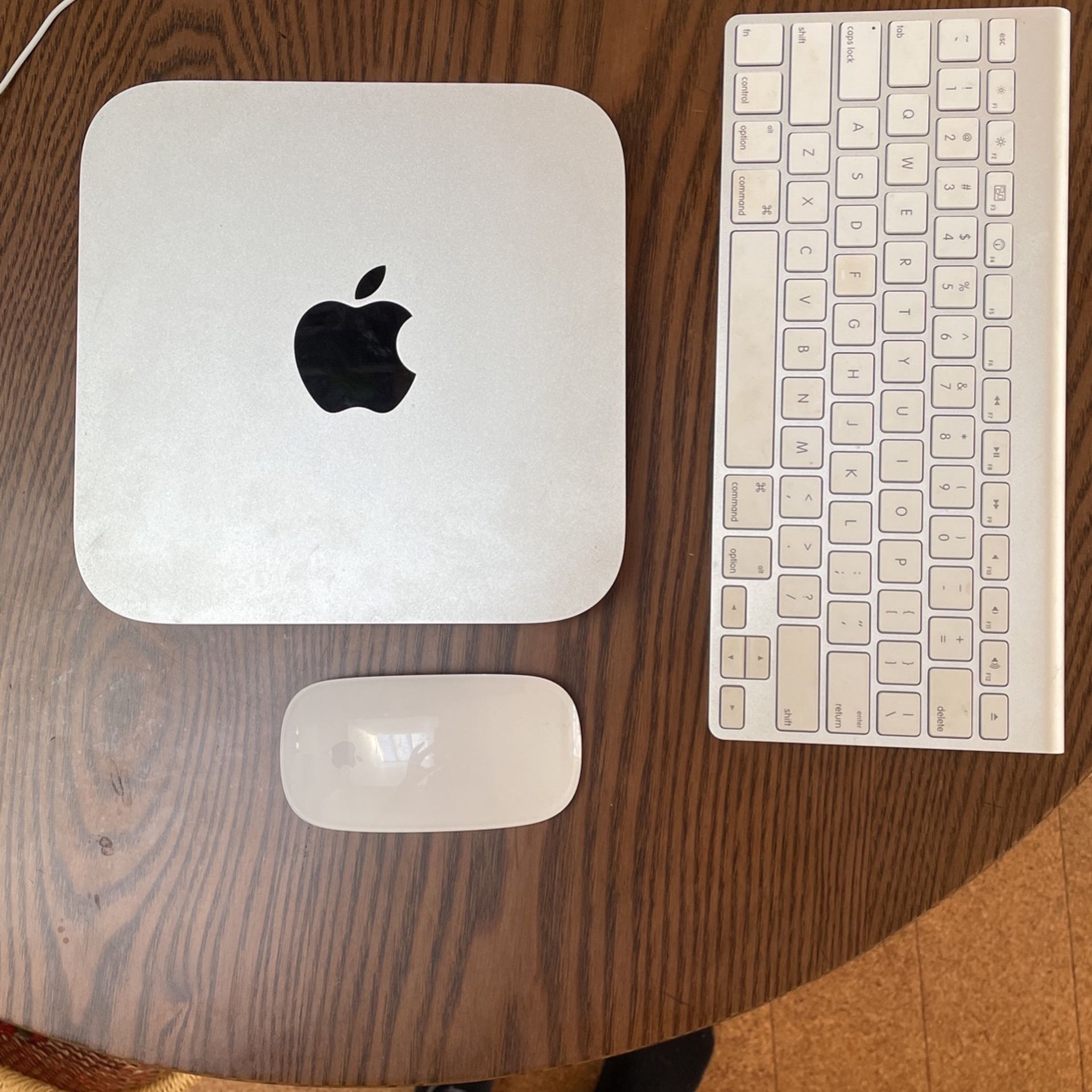 Apple Mac Mini I5 2.6GHZ , Magic Keyboard, Wireless Mouse