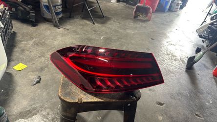 2024 2026 Mercedes GLE Driver tail lights