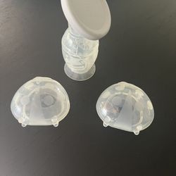 Haakaa silicone pump and milk catchers 