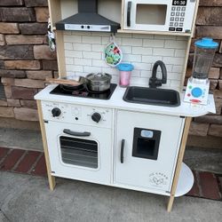 Kids Play Kitchen Like New