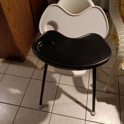 High Chair...Metal & Plastic! 2 Trey's! Safety Belt! Portable! .. Adjustable!.. Foldable!..Metal Legs Retract!..Nice Condition!