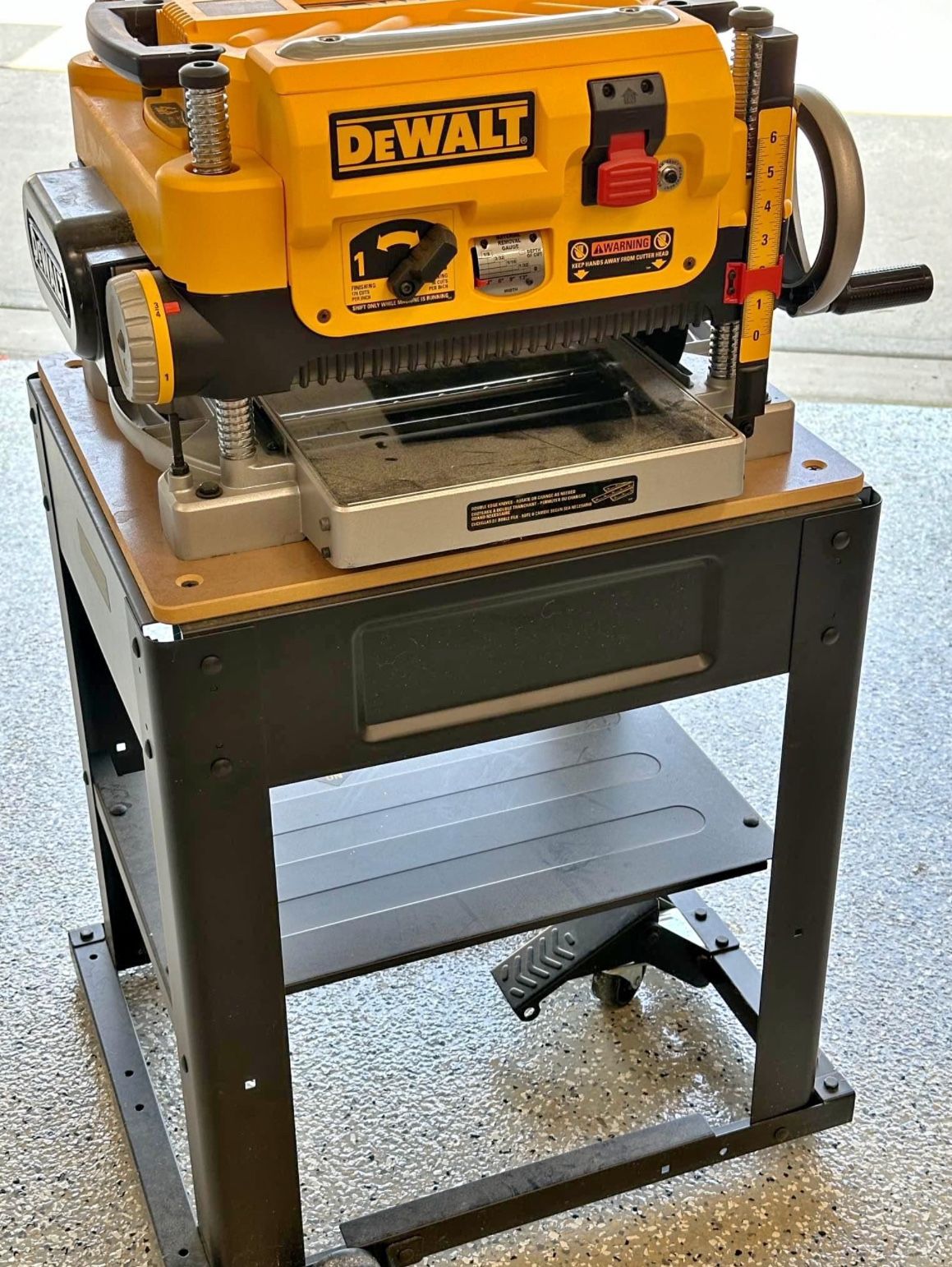 Dewalt DW735 Thickness Planer 
