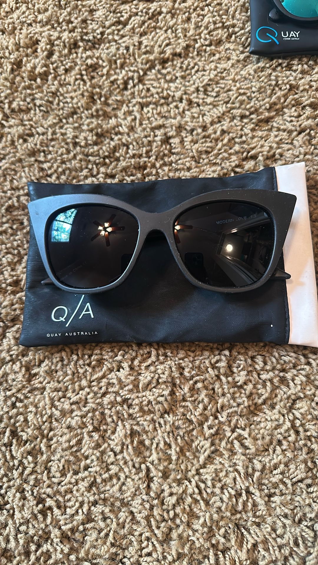 Quay sunglasses black