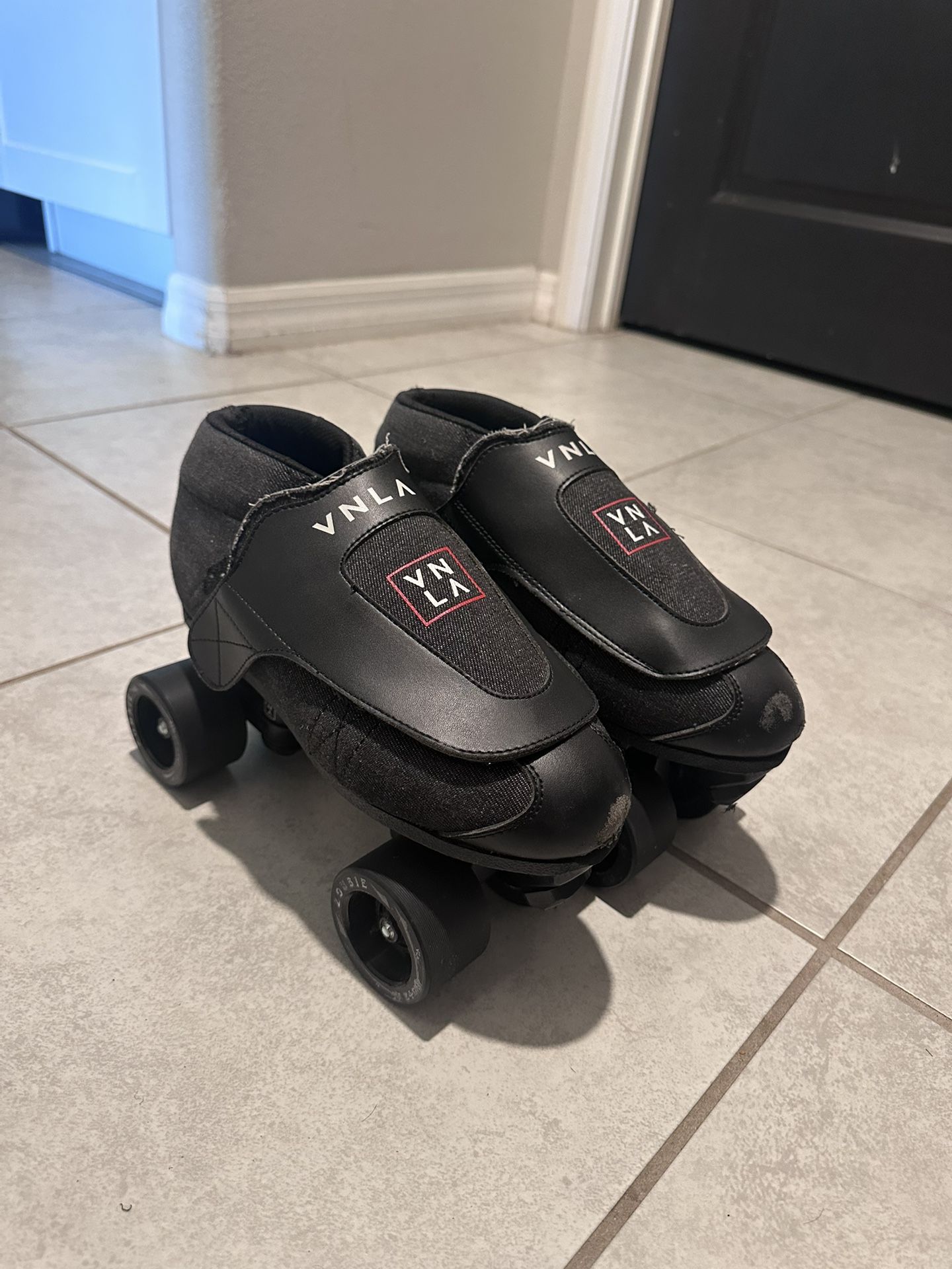 Vnla Skates All Black Size 9