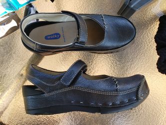 FREE GENUINE LEATHER UPPER AND LINNING SHOES  SIZE 6W