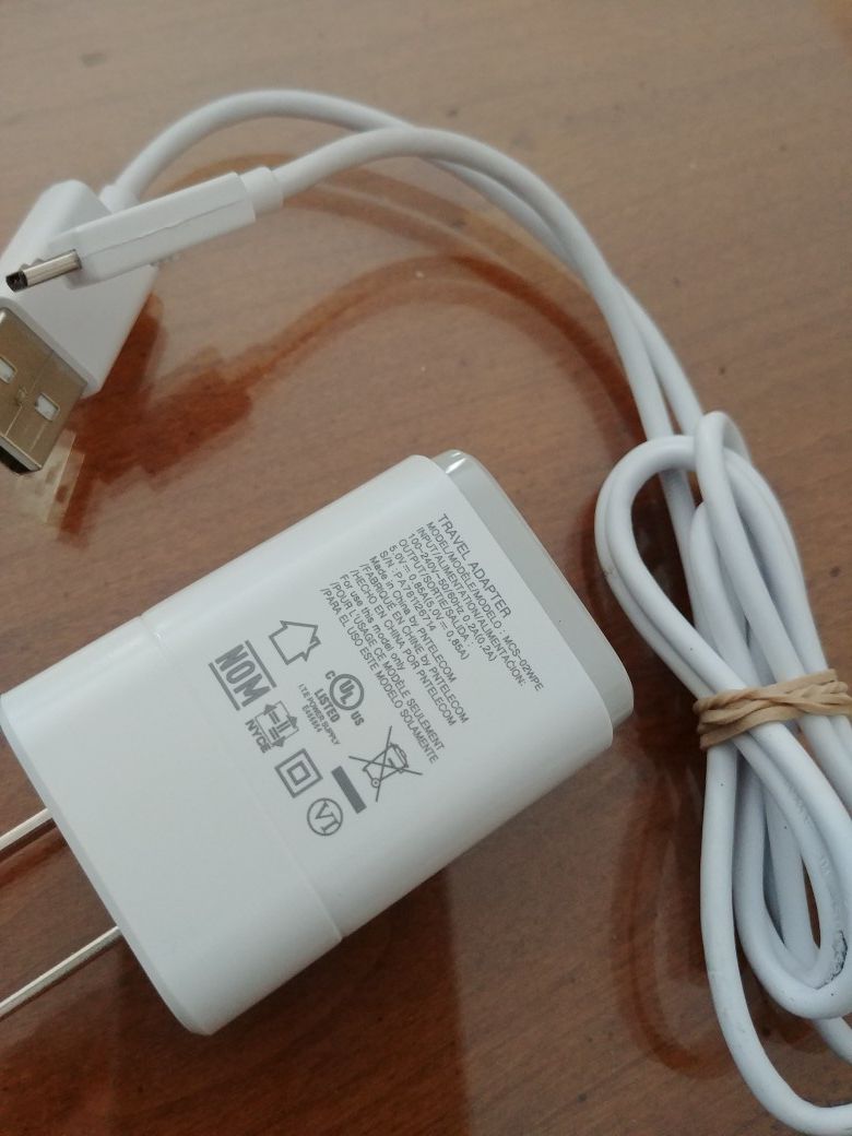 CRICKET LG FORTUNE ADAPTER/CHARGER