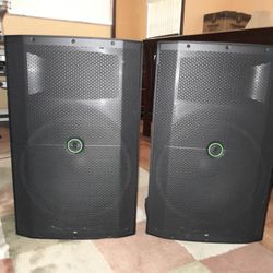 MACKIE THUMP Powered SPEAKERS 215XT