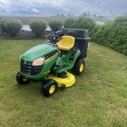 John Deere E100 Riding Lawn Mower With Bagger Sistem