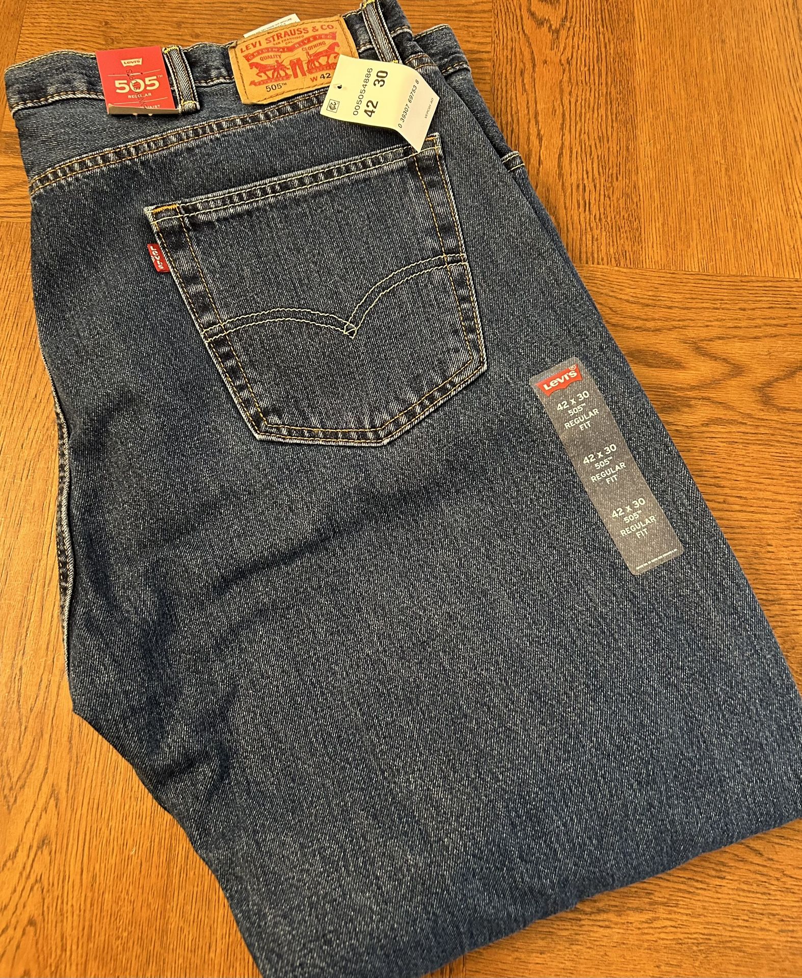 Mens Levi Jeans- Size 42x30