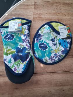 Fiesta cool floral design oven mitt & Pot holder