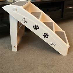 Brand New.  Dog Stairs.   First 10 Takes It!