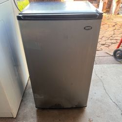 3.3 cu ft Single Door Mini Fridge Compact Refrigerator/Frezzer Stainless Steel 