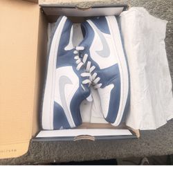 Airline Jordan Low Size 9.5 Male Great Condition Asking 95