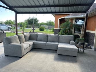 Beautiful grey modern sectional super nice and comfy must see asking 650