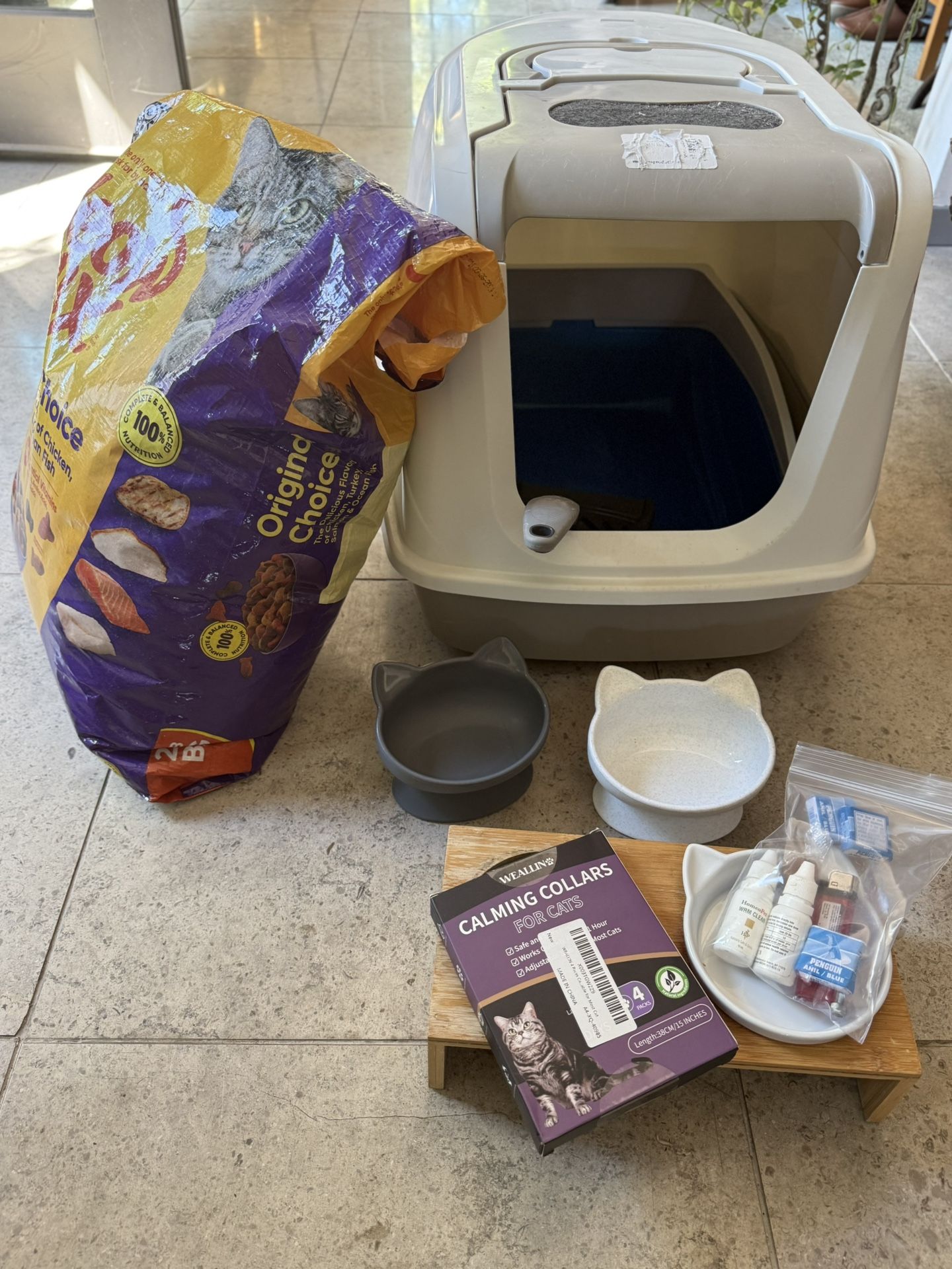 Cat’s Flip Litter Box With Door With Serving Dishes, Cat’s Foods And More!