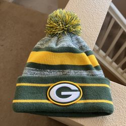 New Green Bay Packers Beanie With Puffball