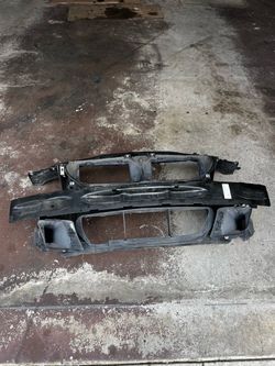 BMW e90 e92 e93 front core support