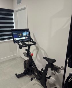 Peloton Bike+ – Excellent Condition – Rotating Screen – Auto Resistance – Ready to Ride