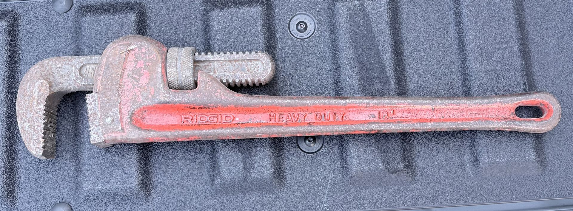 RIDGID 18 Heavy-Duty Straight Pipe Wrench, 18-inch Plumbing Wrench