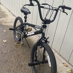 Mongoose brawler freestyle on sale bmx bike