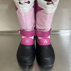 Kamik kids' snow boots, known for their durable, waterproof design and vibrant pink-and-black color scheme. 